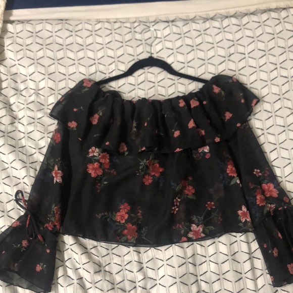 Off the shoulder top. - Picture 3 of 3